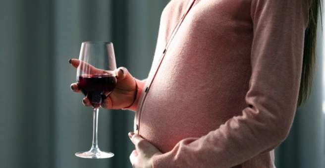 Nėščia su vynu