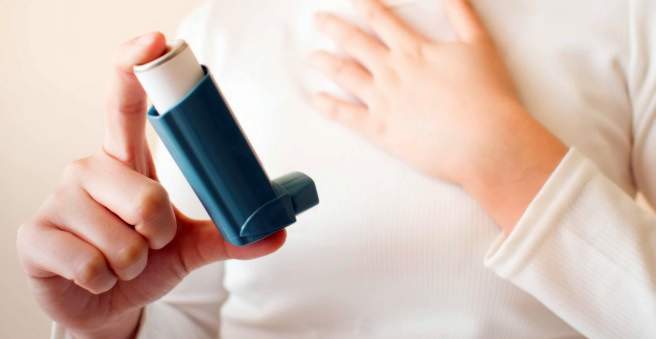 Astmaspray bij een acute astma-aanval